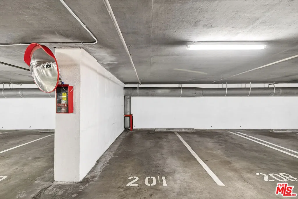 421 S La Fayette Park Place 301, Los Angeles, California 90057 home-pic-18